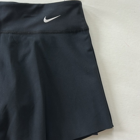 Girls Nike Black Sports Skirt - Picture 2 of 5
